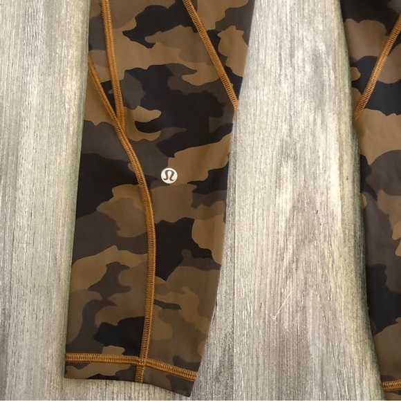 Lululemon Time To Sweat Crop Legging Sz‎ 0 Camo - Picture 10 of 11